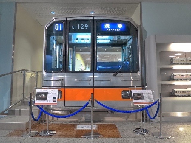 01系カットモデル車両