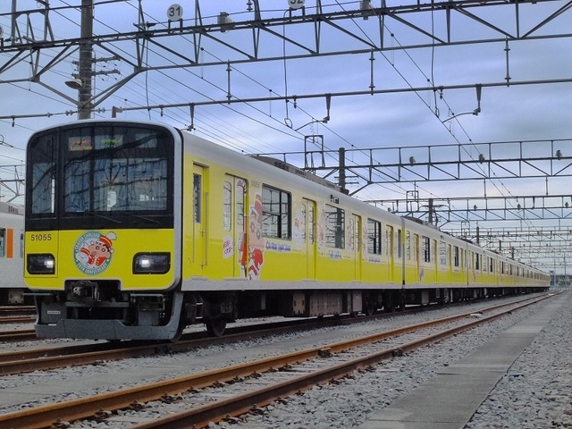東武鉄道クレヨンしんちゃんラッピングトレイン